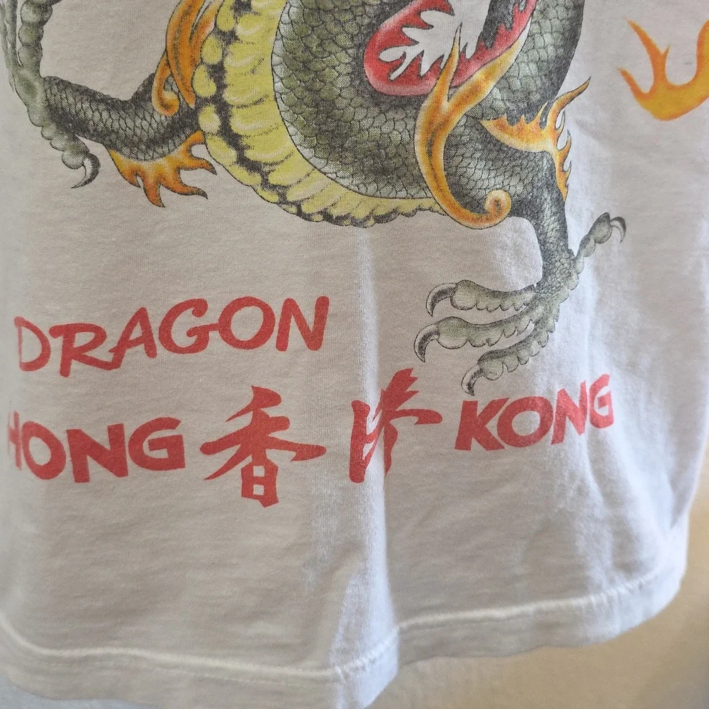 Vintage Hong Kong dragon graphic T-shirt.  - Picture 3 of 7